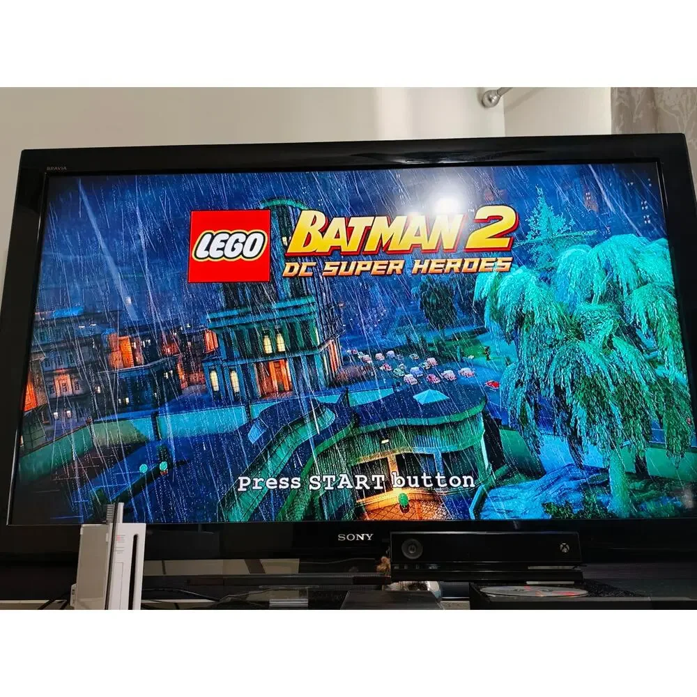 LEGO Batman 2 DC Super Heroes Xbox 360 CIB w/ Manual